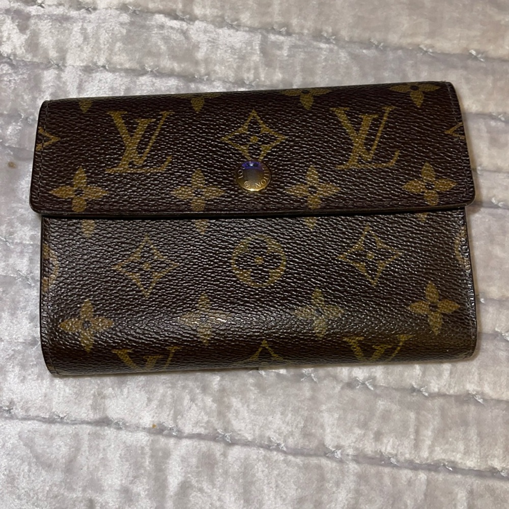 Preloved Louis Vuitton Alexandra trifold wallet brown color pristine condition